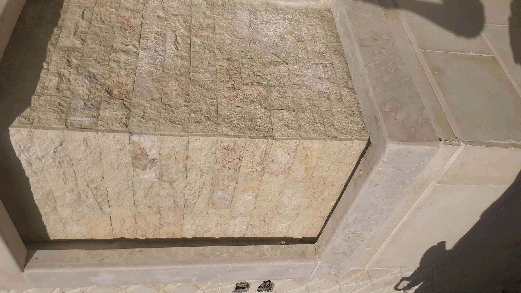 حجر طبيعي